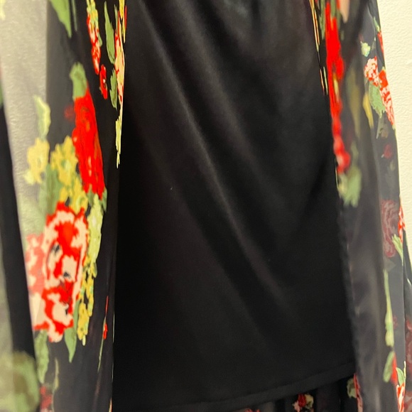 Metaphor High/Low Boho Flowy Skirt, Women’s, Size S, Black with Red Flowers - Picture 4 of 5